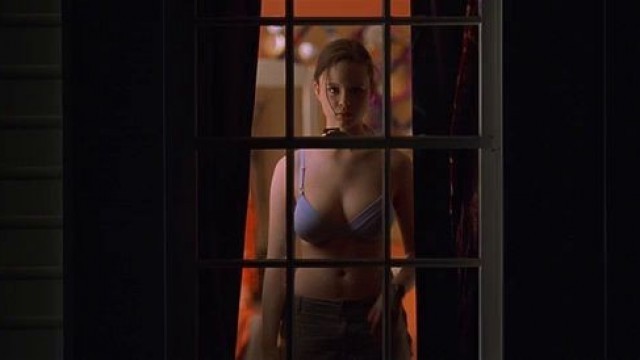 Thora Birch nude natural breast American Beauty 1999